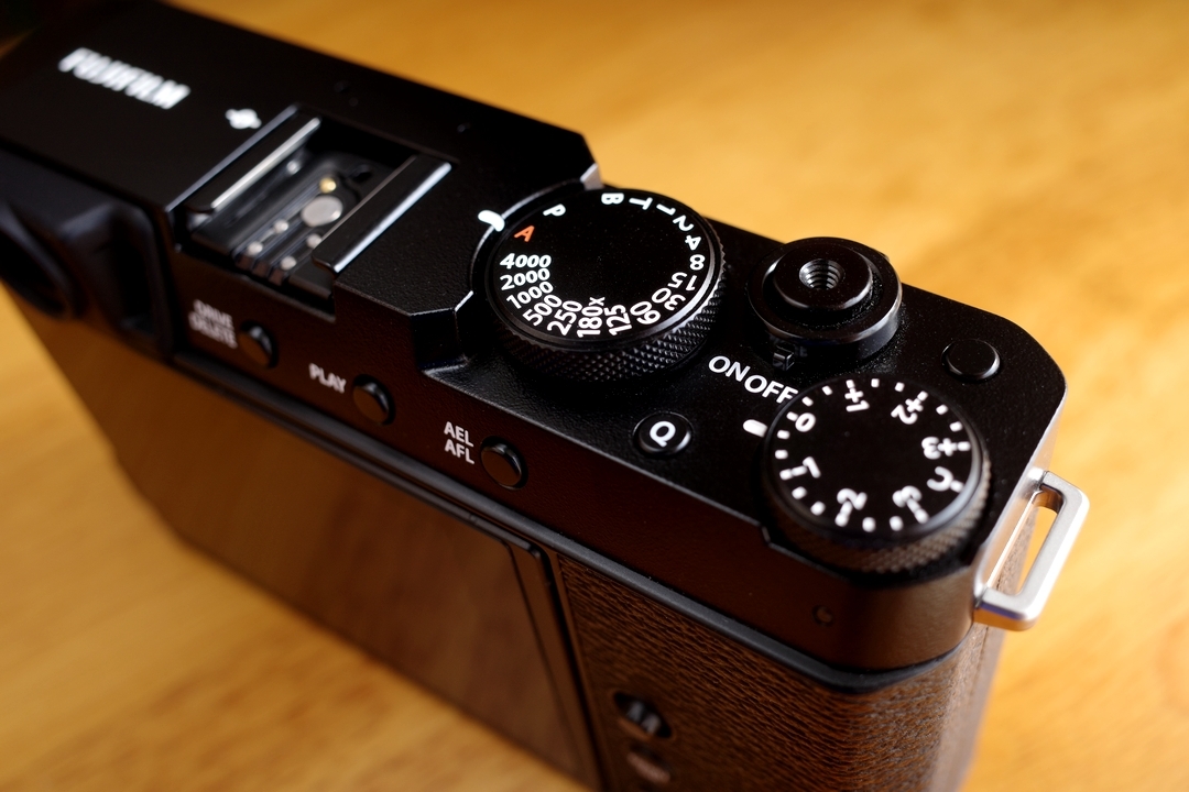 FUJIFILM X-E4 ブラック　ボディ・外箱・説明書他・予備バッテリー付き FUJIFILM X-E4 ボディ ブラック 予備バッテリー付き 中古 富士フイルム
