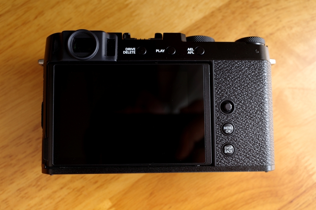 FUJIFILM X-E4 ブラック　ボディ・外箱・説明書他・予備バッテリー付き FUJIFILM X-E4 ボディ ブラック 予備バッテリー付き 中古 富士フイルム