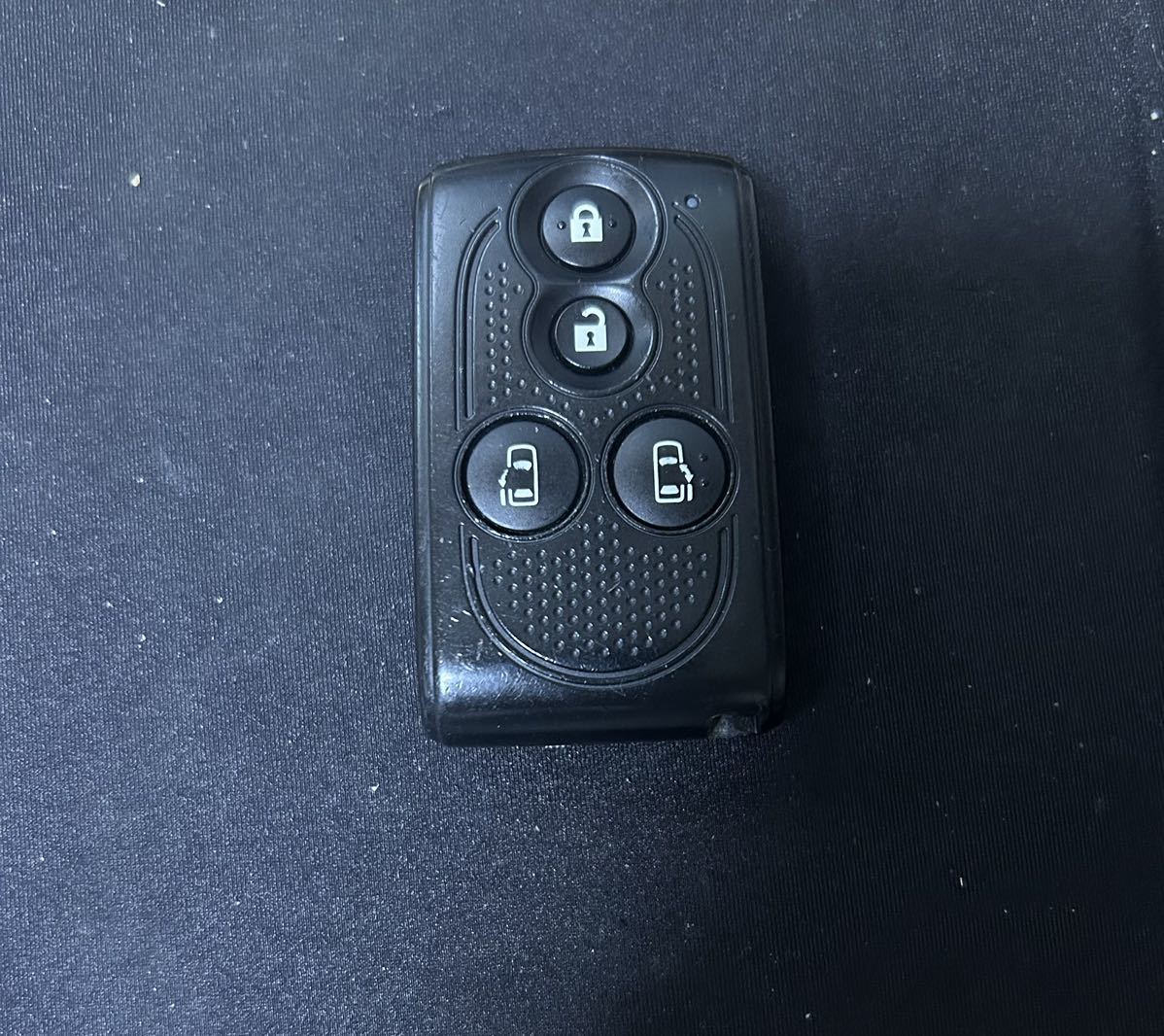 ★★(*'ー')★★送料込み！ダイハツ/4ボタン/ウェイク/LA700S/A/007-AB0088/リモコンキー/スマートキー/キーレスリモコン/鍵