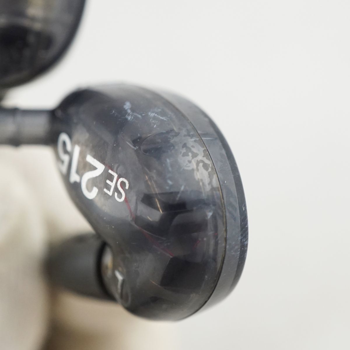 SHURE SE215 高遮音性イヤホン USED美品 有線接続 ブラック シュア掛け