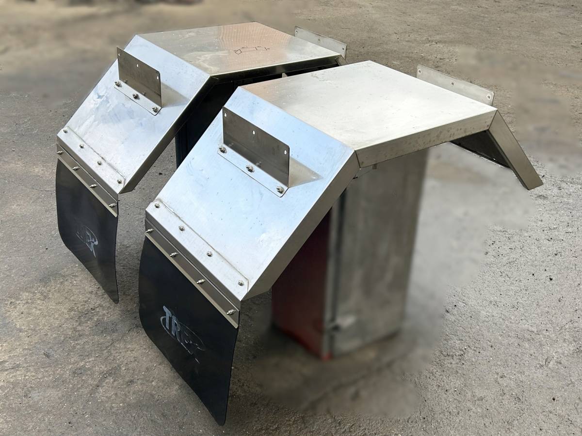 トラック リアフェンダー リヤフェンダー 泥よけ　左右セット　ステー付き　★トラック部品、パーツ★デコトラ★
