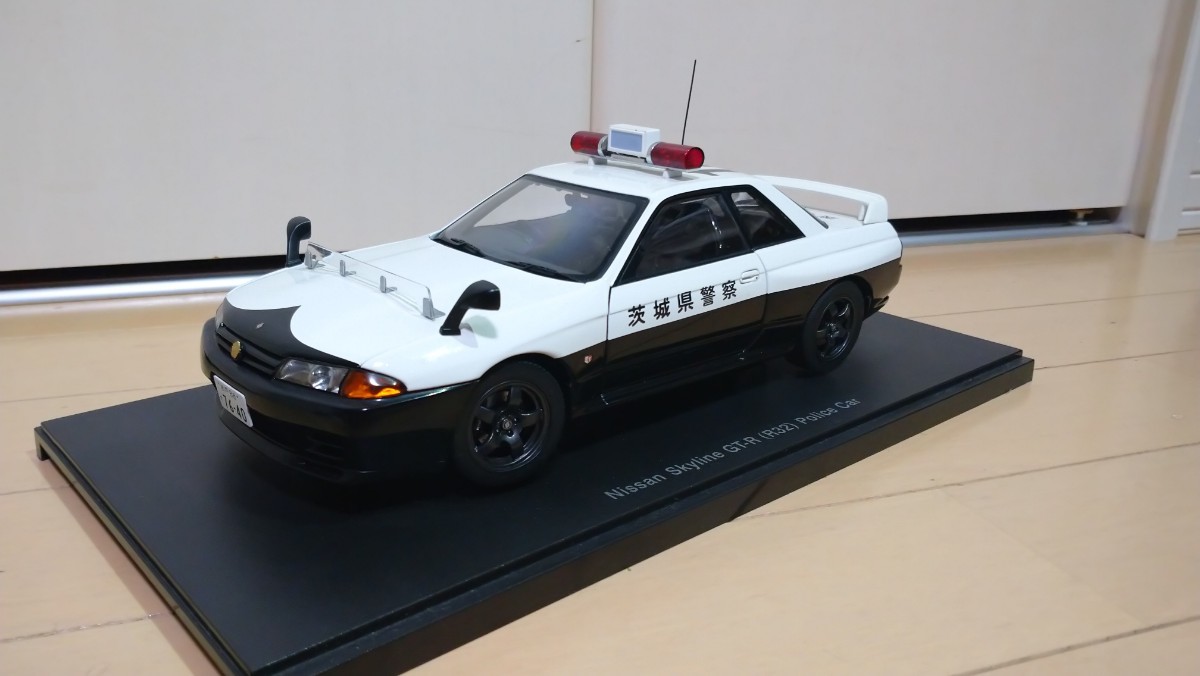 AUTOart オートアート パトカー 1/18 日産 スカイライン GT-R R32