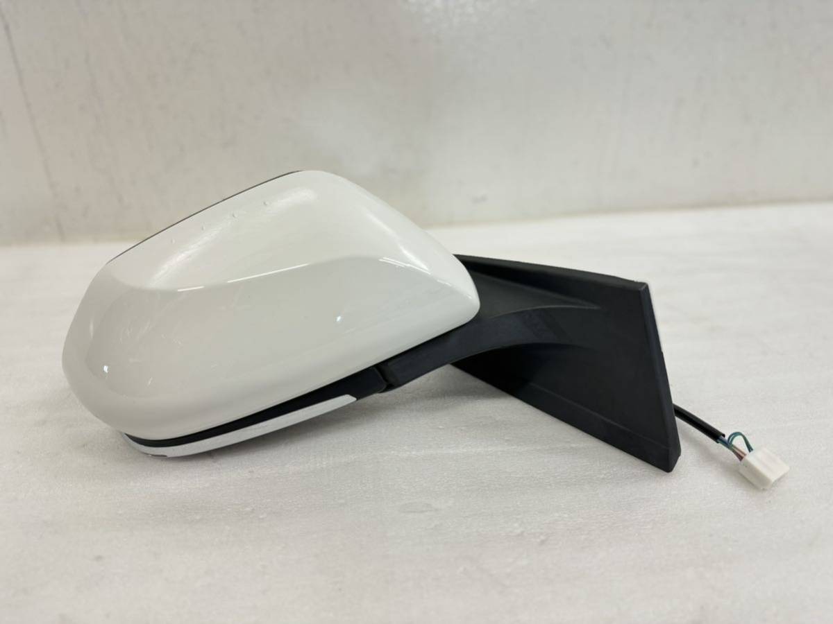 5O2 プリウス ZVW50 純正 ドアミラー 右 G775 7ピンカプラー 白 040