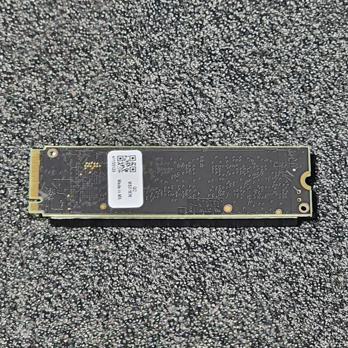 Crucial P2 M.2 2280 1000GB SSD ヒートシンク付き Crucial P2