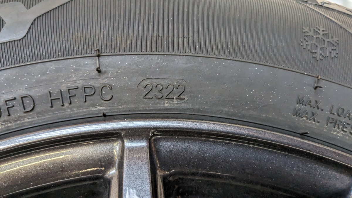 スタッドレスタイヤ　ホイール付き　175/65R15 2022年製造　バリ山です _3