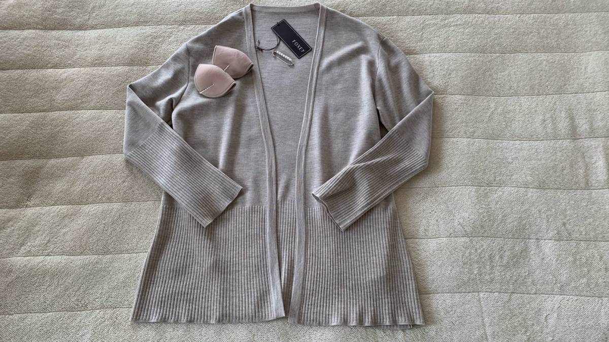 ウール１００％ ＦＯＸＥＹフォクシーのニットカーディガン（３８）