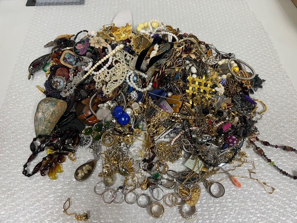ネックレス アクセサリー ブローチ 指輪 リング カフス まとめて