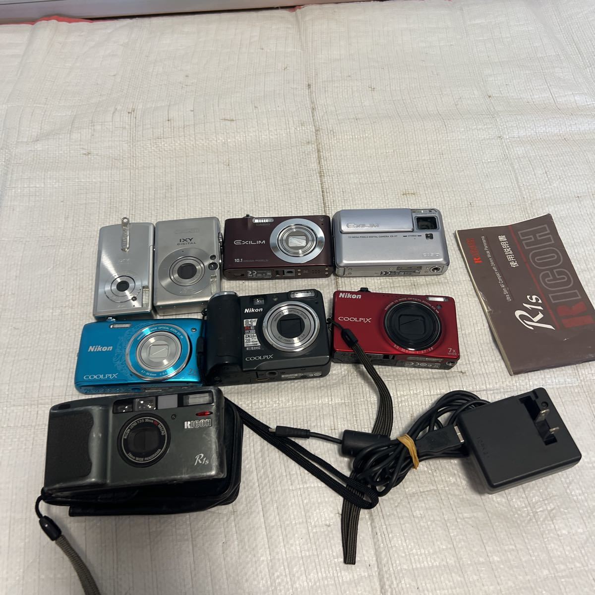 デジタルカメラ Canon キャノン IXY pc1158、pc1060、EX-Z100、EX-V7 
