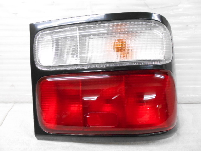 993478-1　TOYOTA　コースター　XZB50　右テールランプ　後期　81550-36420【社外新品】