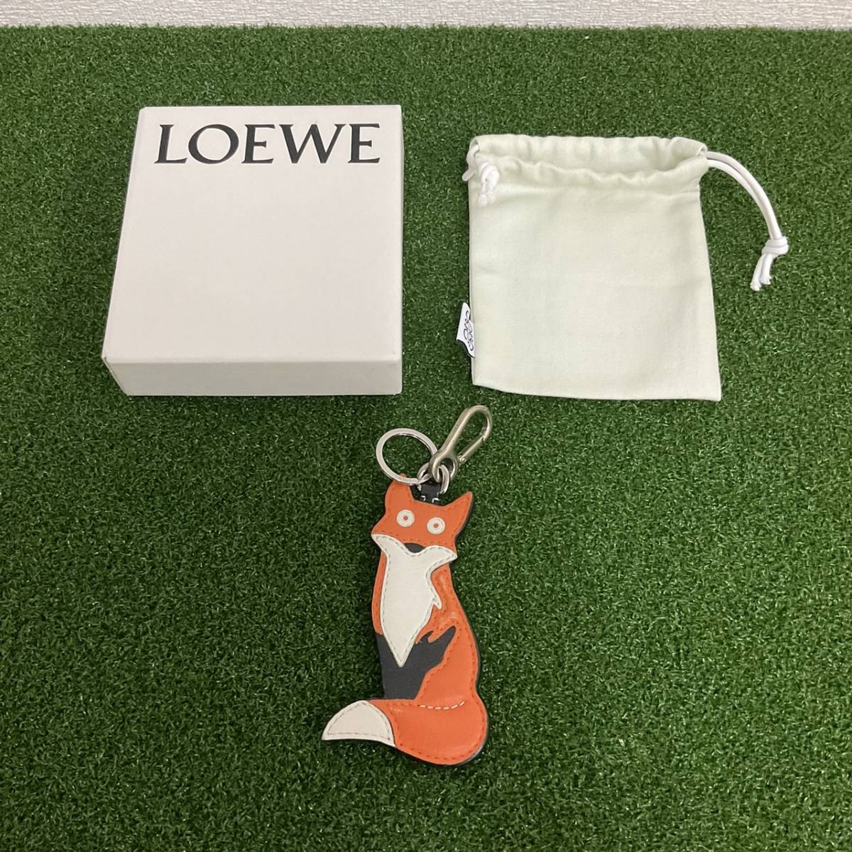 美品 LOEWE ロエベ キーホルダー フォックス FOX オレンジ ホワイト レザー キーリング きつね アニマル レディース