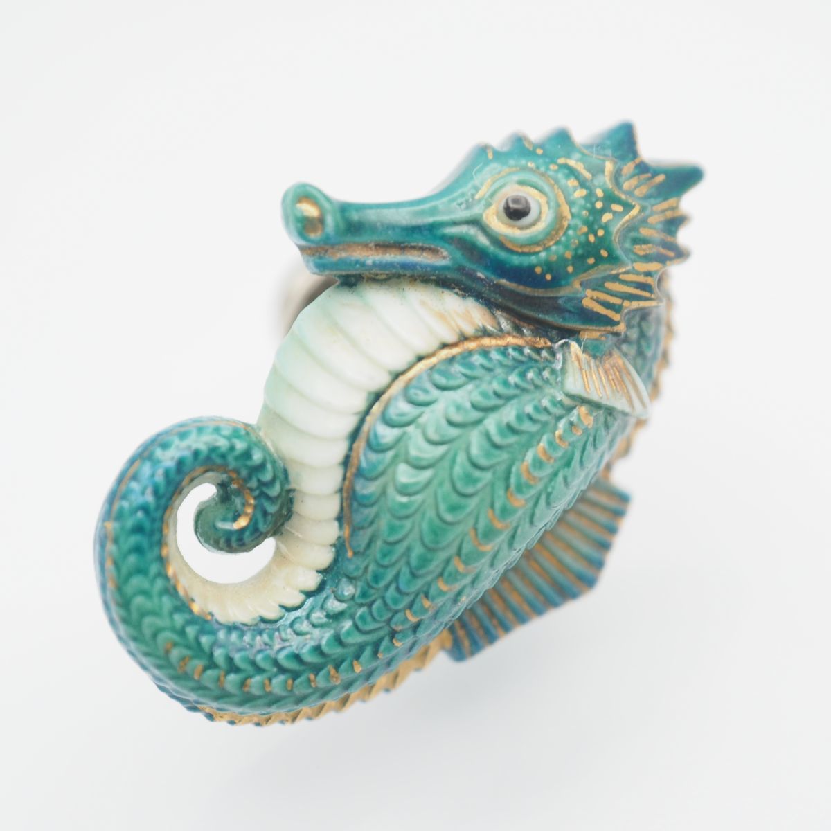 Y392 1円 俊兼 としかね TOSHIKANE JAPAN トシカネ 有田焼 焼き物 陶器 タツノオトシゴ モチーフ シルバー ピンブローチ タイタックピン