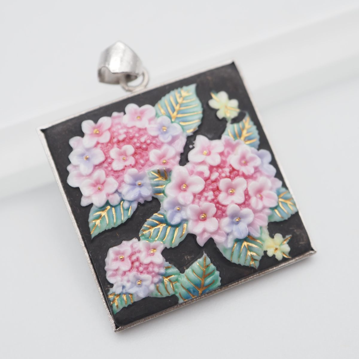 トシカネ　俊兼　TOSHIKANE　有田焼　陶器　蓮の花のプレート Y389 1円 俊兼 としかね トシカネ TOSHIKANE 有田焼 焼き物 陶器