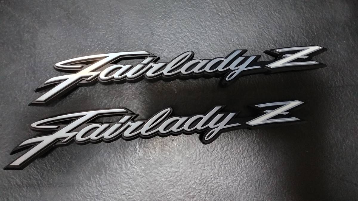 フェアレディZ S30 240Z フェンダー&リアハッチエンブレム 日産 