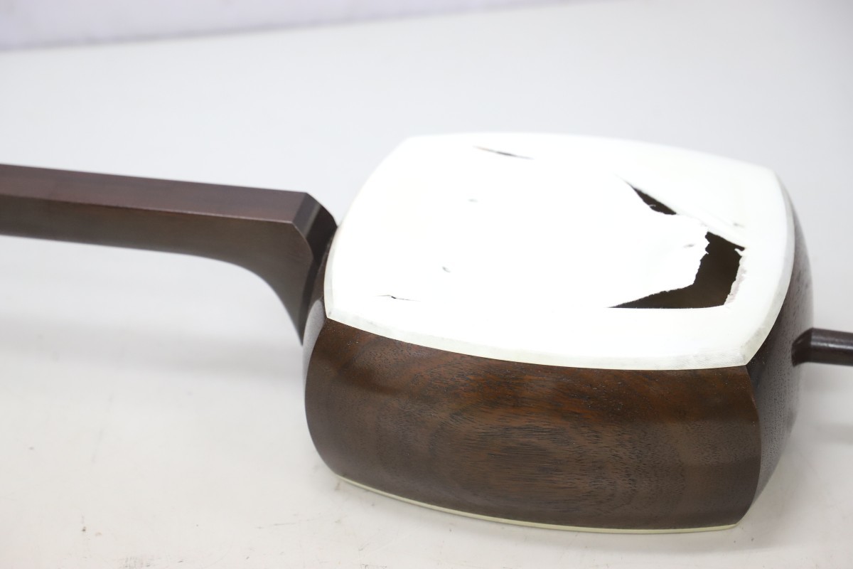 三味線 金細 子持ち綾杉胴 長唄三味線 紅木棹折無し トチ 中棹