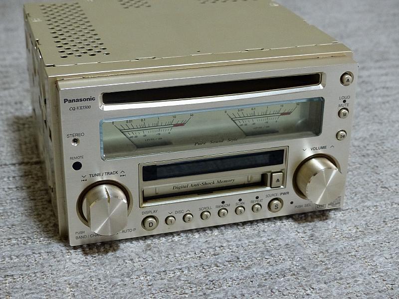 パナソニックのVUメーター付き.CD/MDデッキ.CQ-VX5500Dです