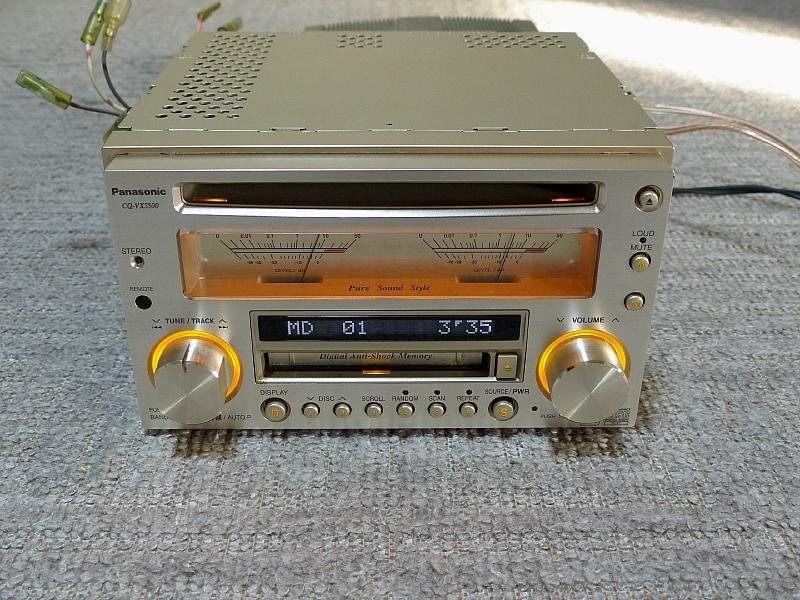 パナソニックのVUメーター付き.CD/MDデッキ.CQ-VX5500Dです