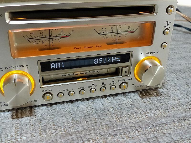 パナソニックのVUメーター付き.CD/MDデッキ.CQ-VX5500Dです