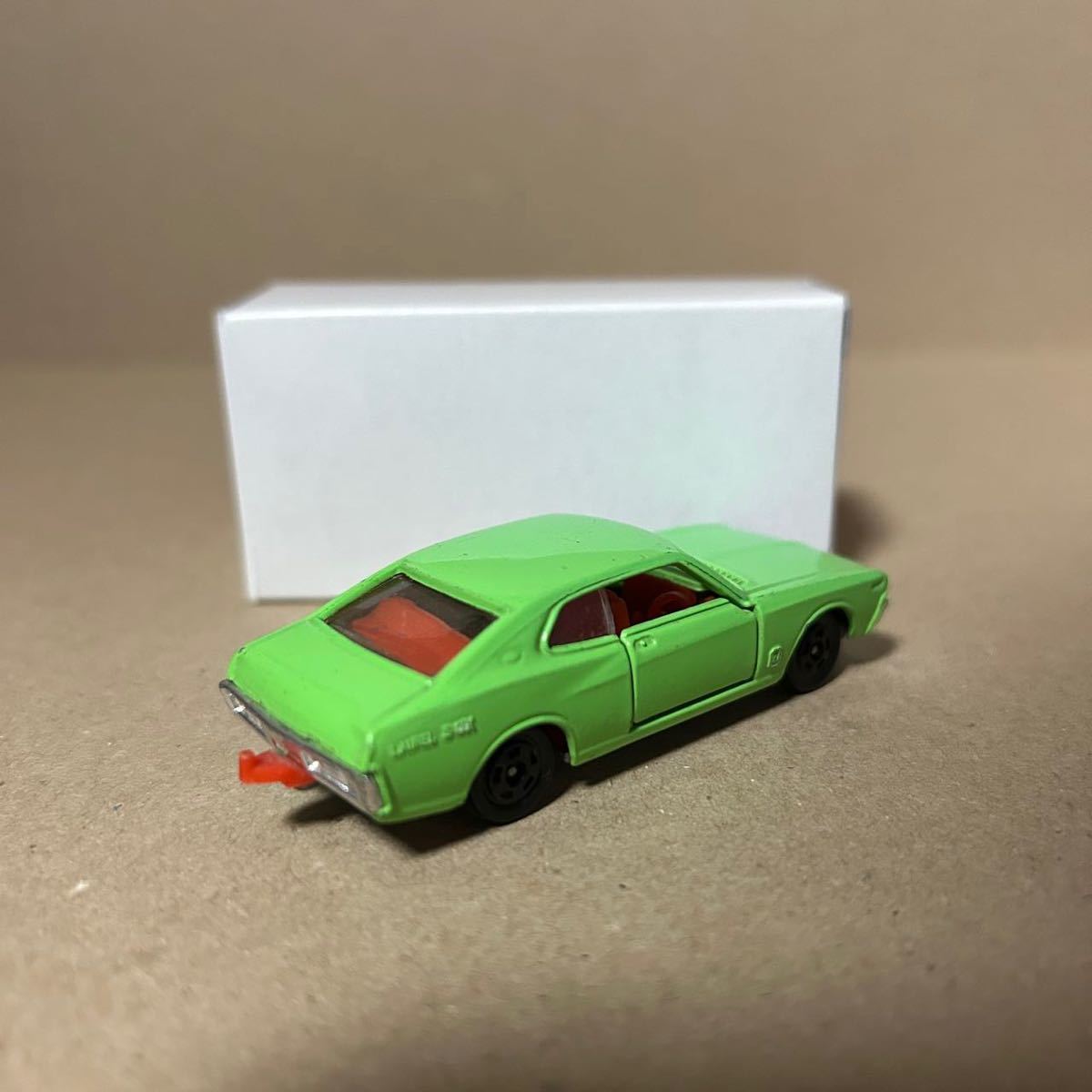 102906 トミカ 黒箱 74-1-7 日産 ローレル 2000SGX スタント専用車