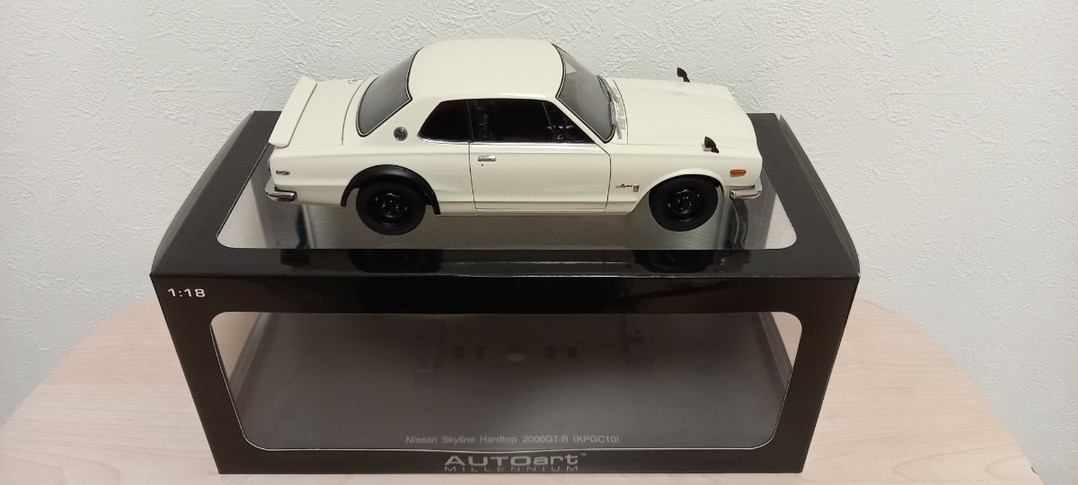 オートアート1/18スカイラインGT-R (KPGC10)ホワイト 1⁄18 GT-R
