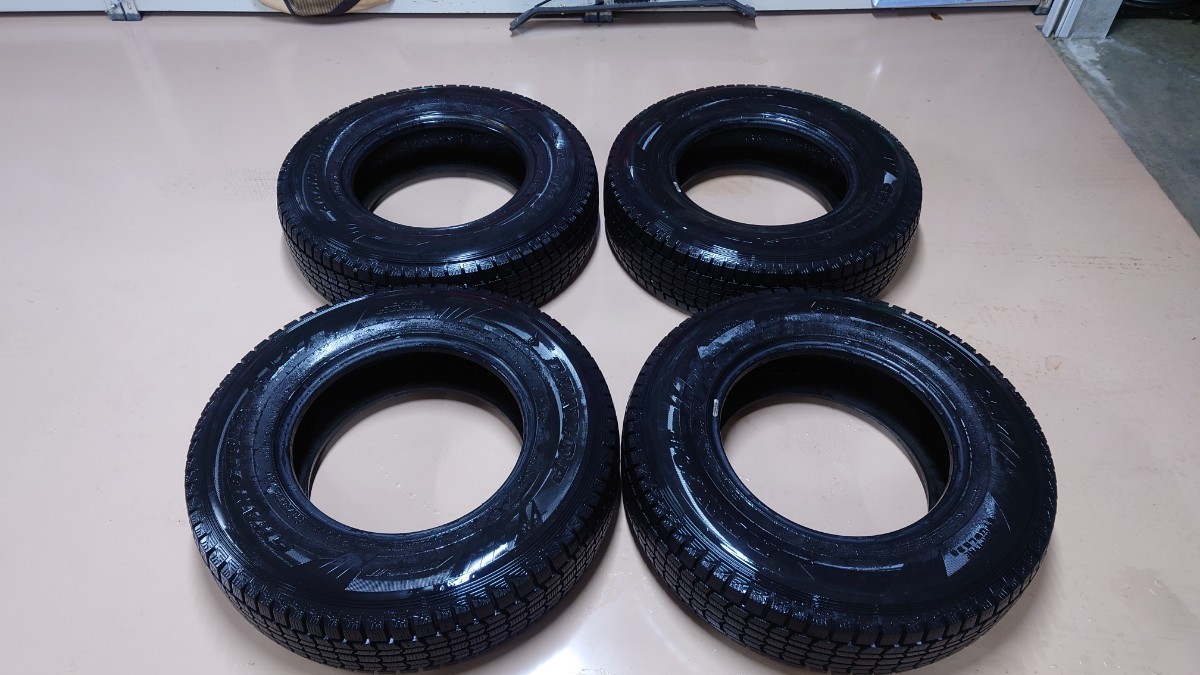 DUNLOP グラントレック SJ7 スタッドレス タイヤ 215/80R16 ダンロップ
