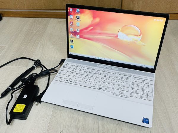美品 富士通 FMVA40FWJ2 プレミアムホワイト Windows10 Win10 Intel
