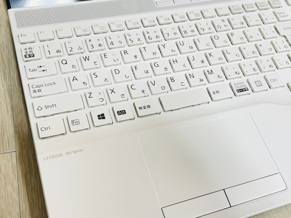 美品 富士通 FMVA40FWJ2 プレミアムホワイト Windows10 Win10 Intel