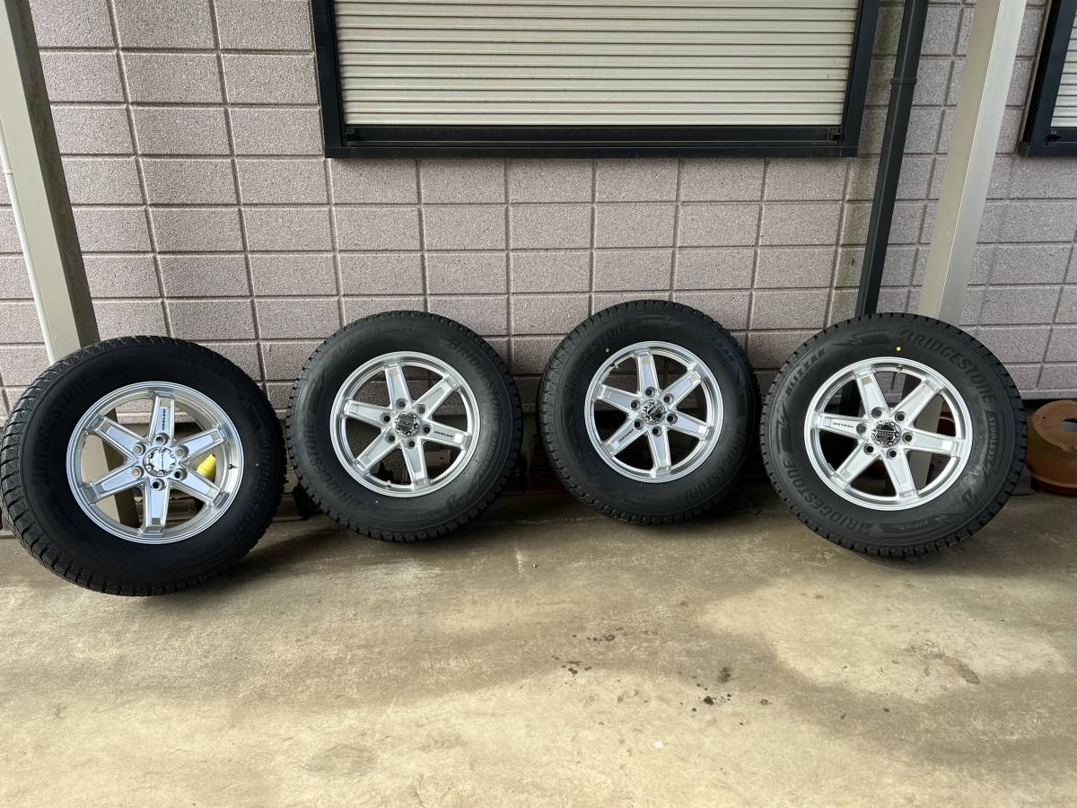 ☆　ランドクルーザー３００　18インチ　スタドレスタイヤセット　ブリッザック　MD-V3　２６５/６５R１８新品未使用　☆