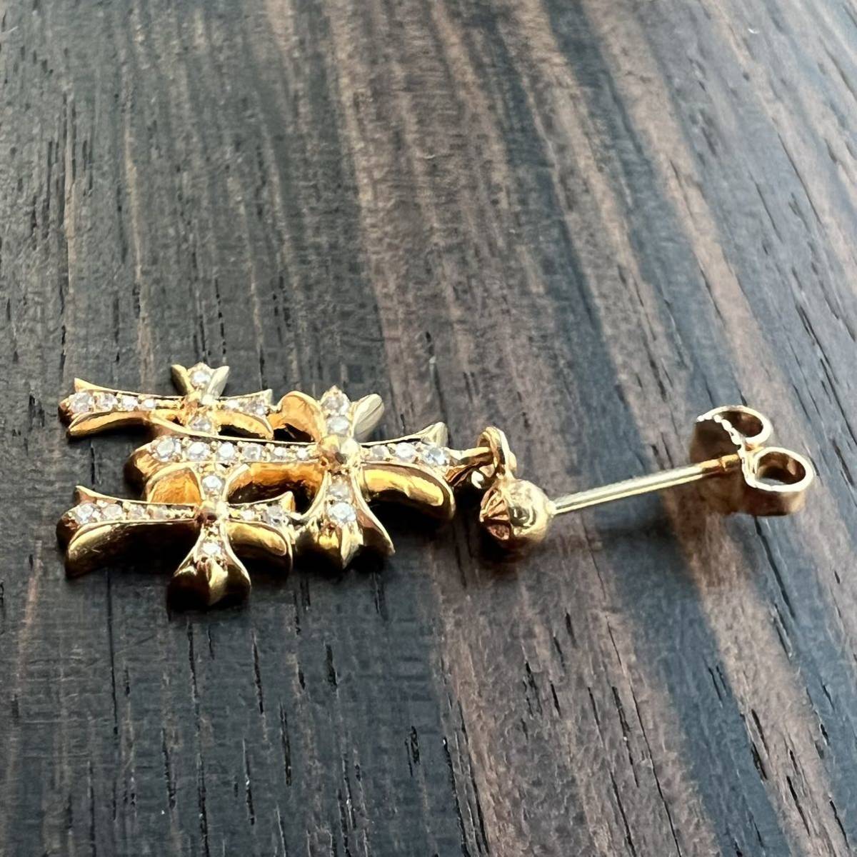 クロムハーツ トリプルCHクロス パヴェダイヤモンド ピアス 22K 
