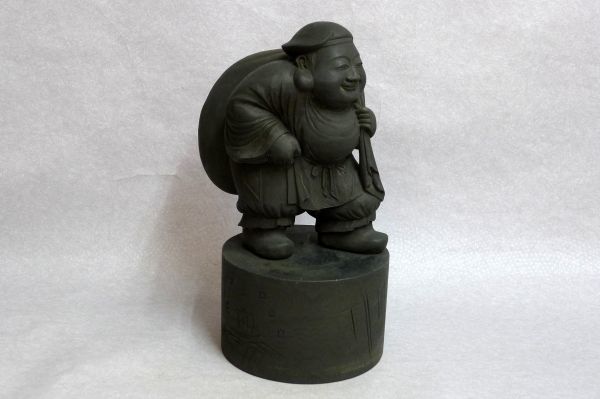 W278 美品 木彫り 黒塗台付き大黒天様像 高さ21cm 重さ