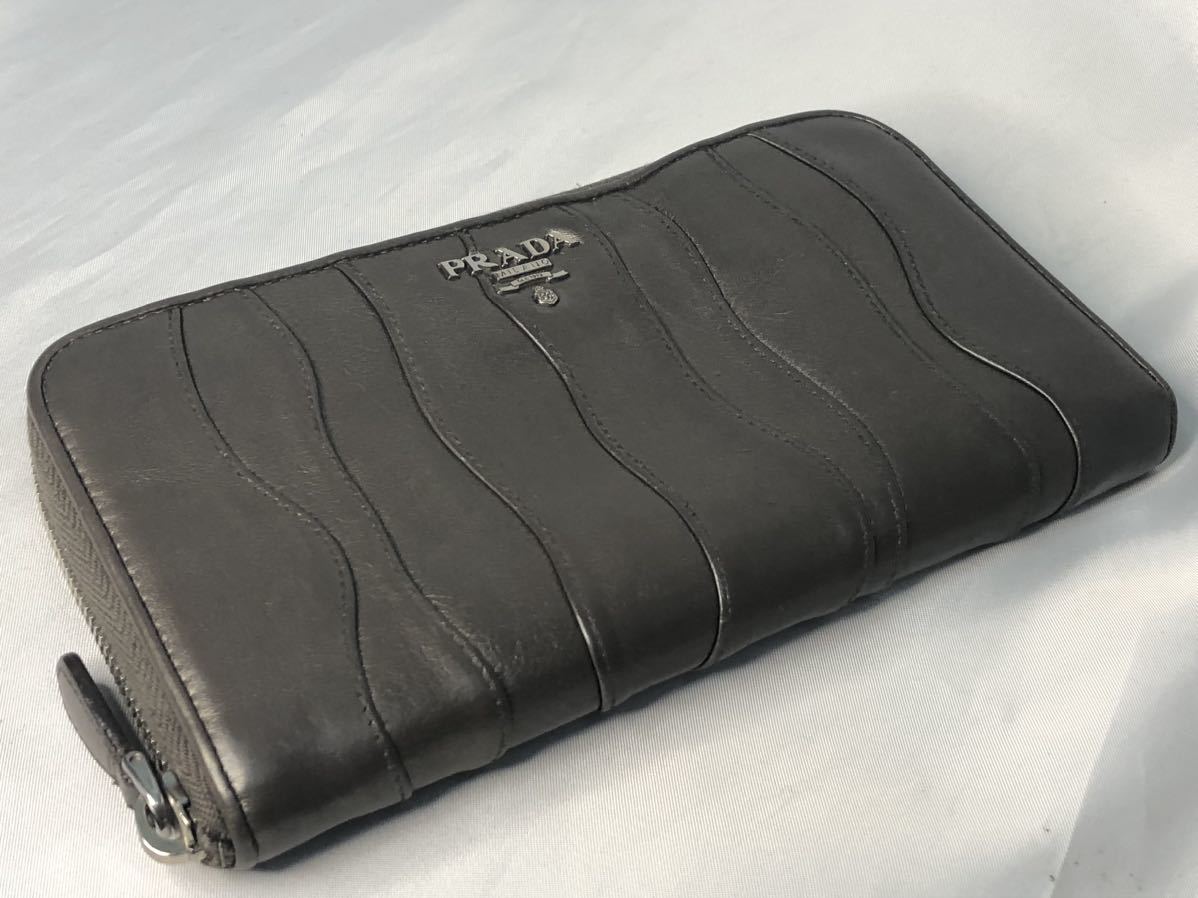 【極美品】PRADA ラウンドファスナー　長財布90 超美品 PRADA プラダ 長財布 ラウンドファスナー ブロンズ 長財布