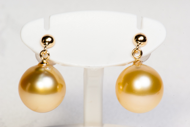 ☆【今月の大特価】高級白蝶ゴールド真珠9.9Ｘ9.9ｍｍＫ18YGぶら下がりピアス 230713-4309_1