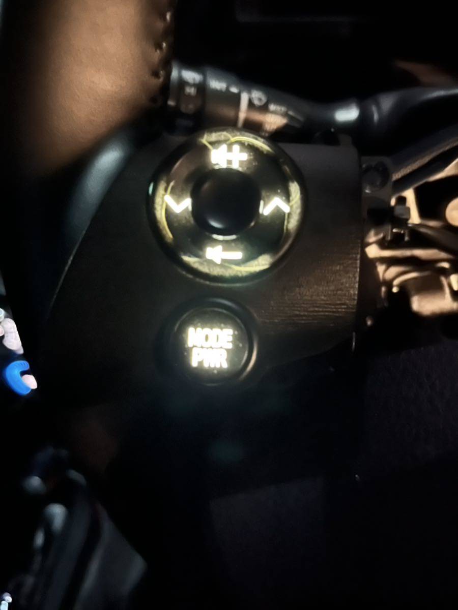 トヨタIQ NGJ10 KGJ10 ホワイトLED打ち替え　ステアリングスイッチ