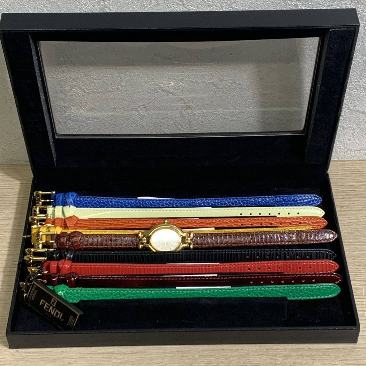 【未使用保管品】 FENDI フェンディ クオーツ チェンジベルト 9色 ゴールドカラー 白文字盤 レディース腕時計 革ベルト 箱付 不動