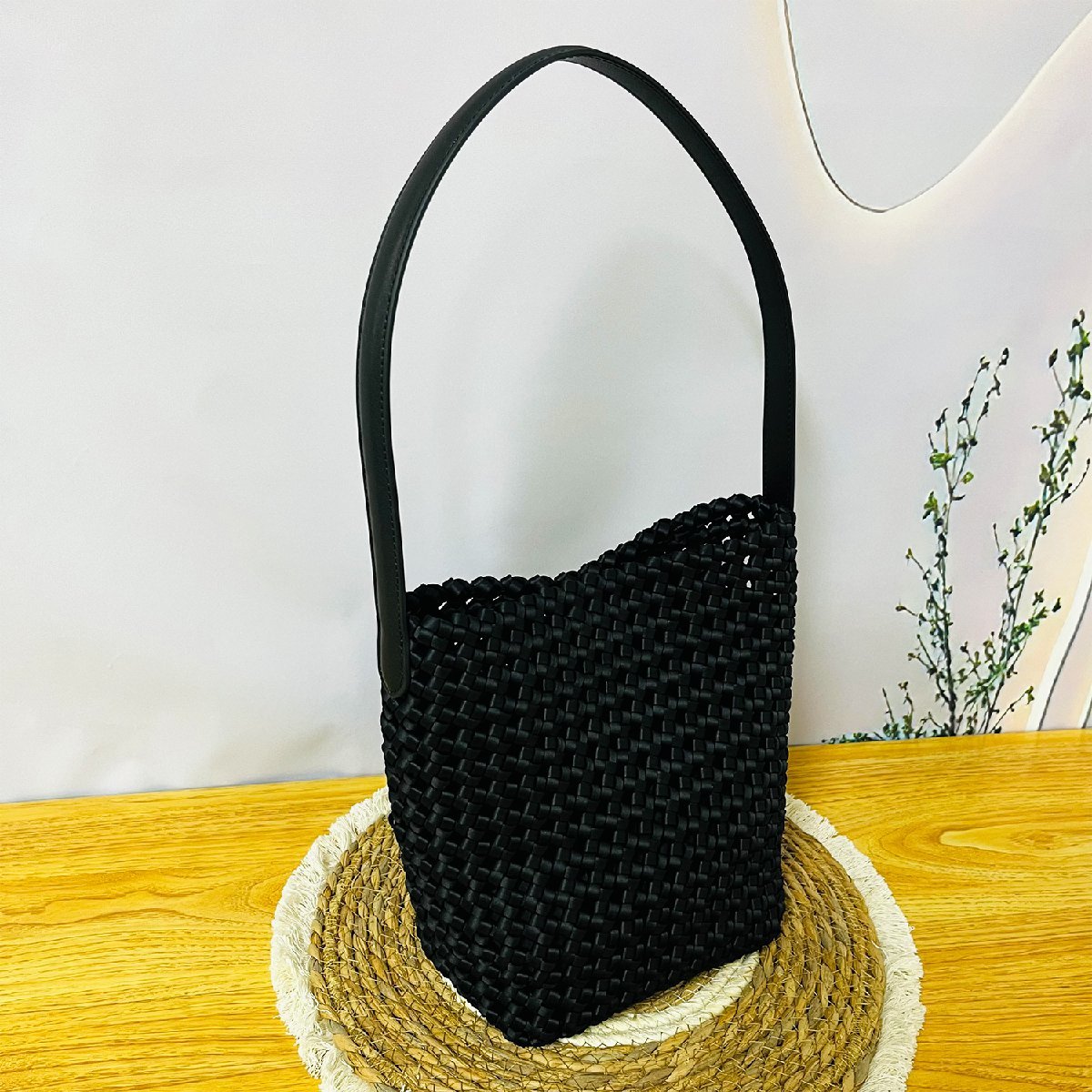100%新品，SALE 個性 トートバッグ 定価11万 Emmauela イタリア ミラノ発 編み 2way ポーチ付 肩掛け 無地 キレイめ カジュアル 通学 通勤 レディース(トートバッグ)｜売買されたオークション情報、yahooの商品情 その他