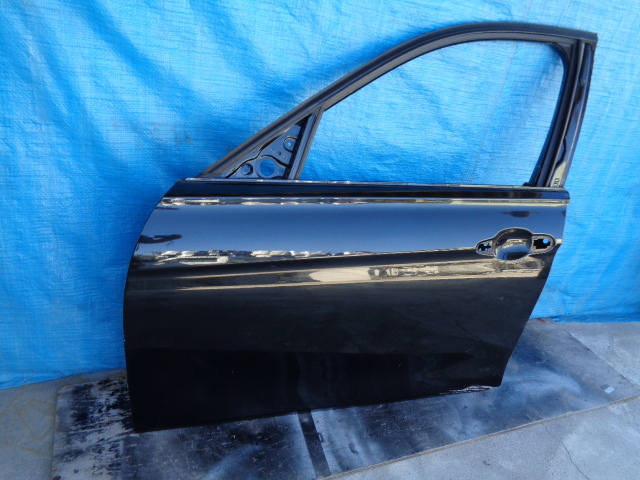 BB865　BMW F30　3シリーズ　フロントドア　左　黒