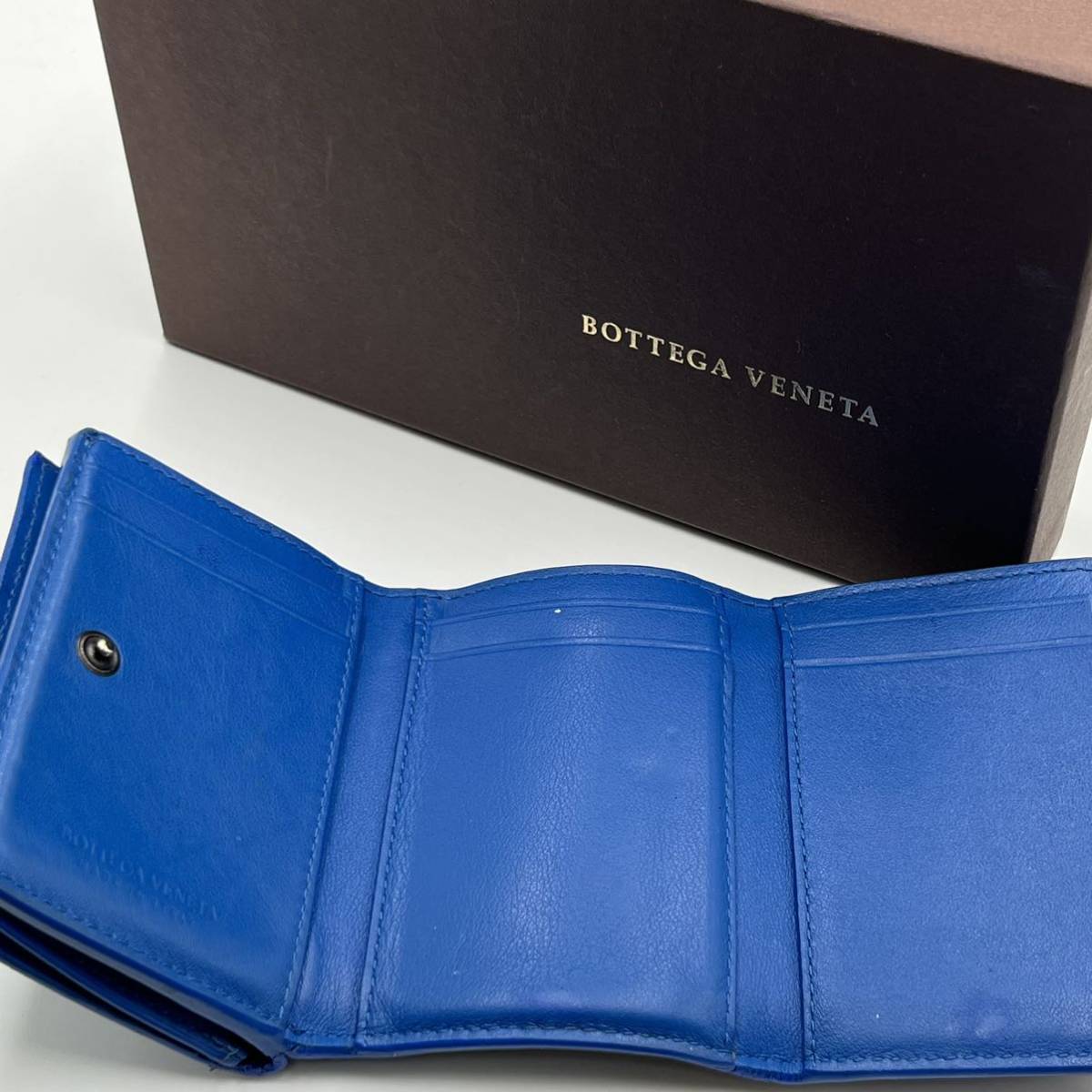 美品 BOTTEGA VENETA ボッテガヴェネタ 財布 コンパクトウォレット サイフ マキシ イントレチャート 三つ折り ブルー メンズ レディース