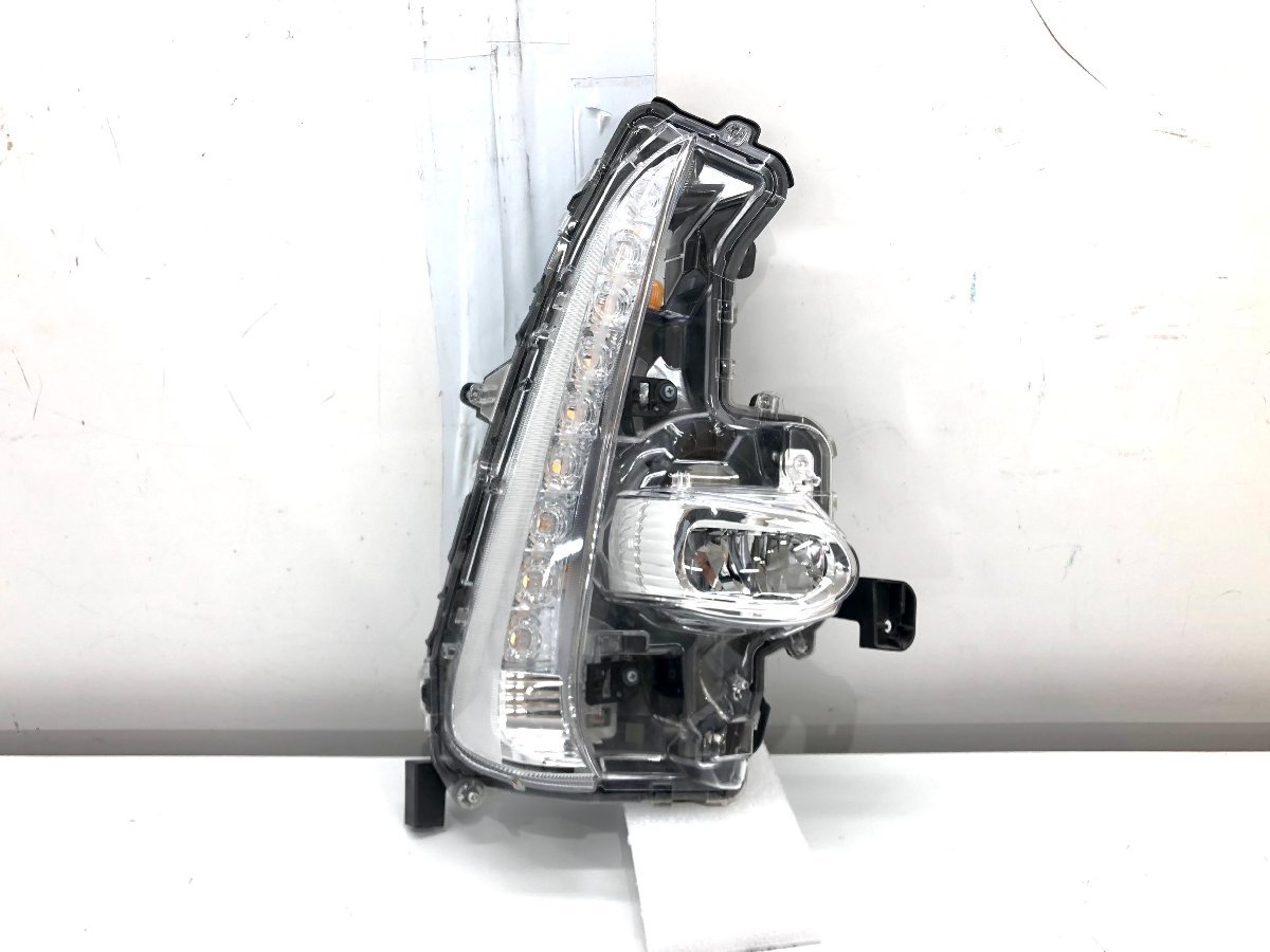 トヨタ プリウス PHV ZVW52 純正 フォグランプ 右 KOITO47-95