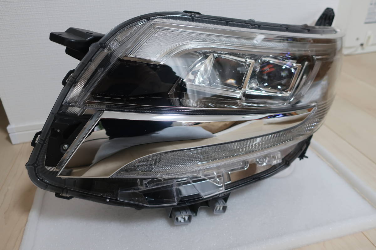 トヨタ 80 ノア エスクァイア 後期 左 LED ヘッドライト 打刻 H トヨタ 80 ノア エスクァイア 後期 左 LED ヘッドライト 打刻 H