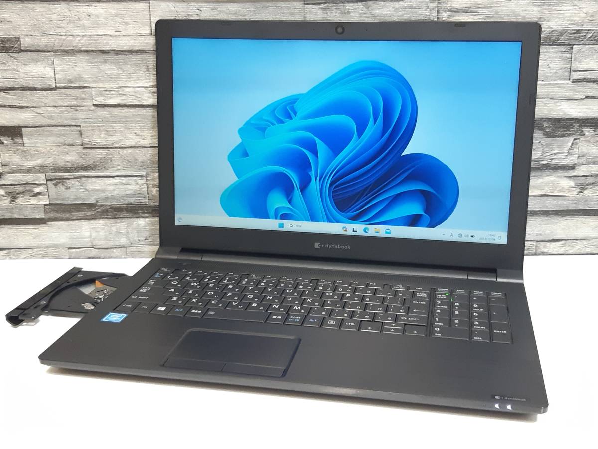 コ63 東芝dynabook T55/TW PT55TWP-BWA Core i3 5015U メモリ4GB