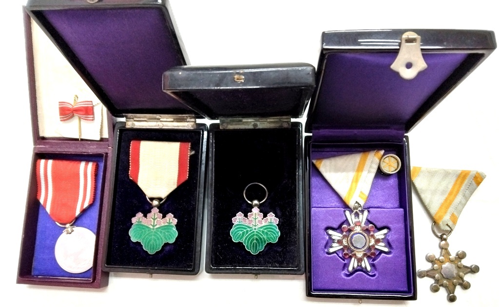 勲章 ⁄ 勲五等瑞宝章 勲六等瑞宝章 勲七等瑞宝章 + 略綬