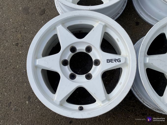 B056【引取歓迎/静岡】16x6.5JJ 6穴 PCD139.7 +20 BERG ブリヂストン