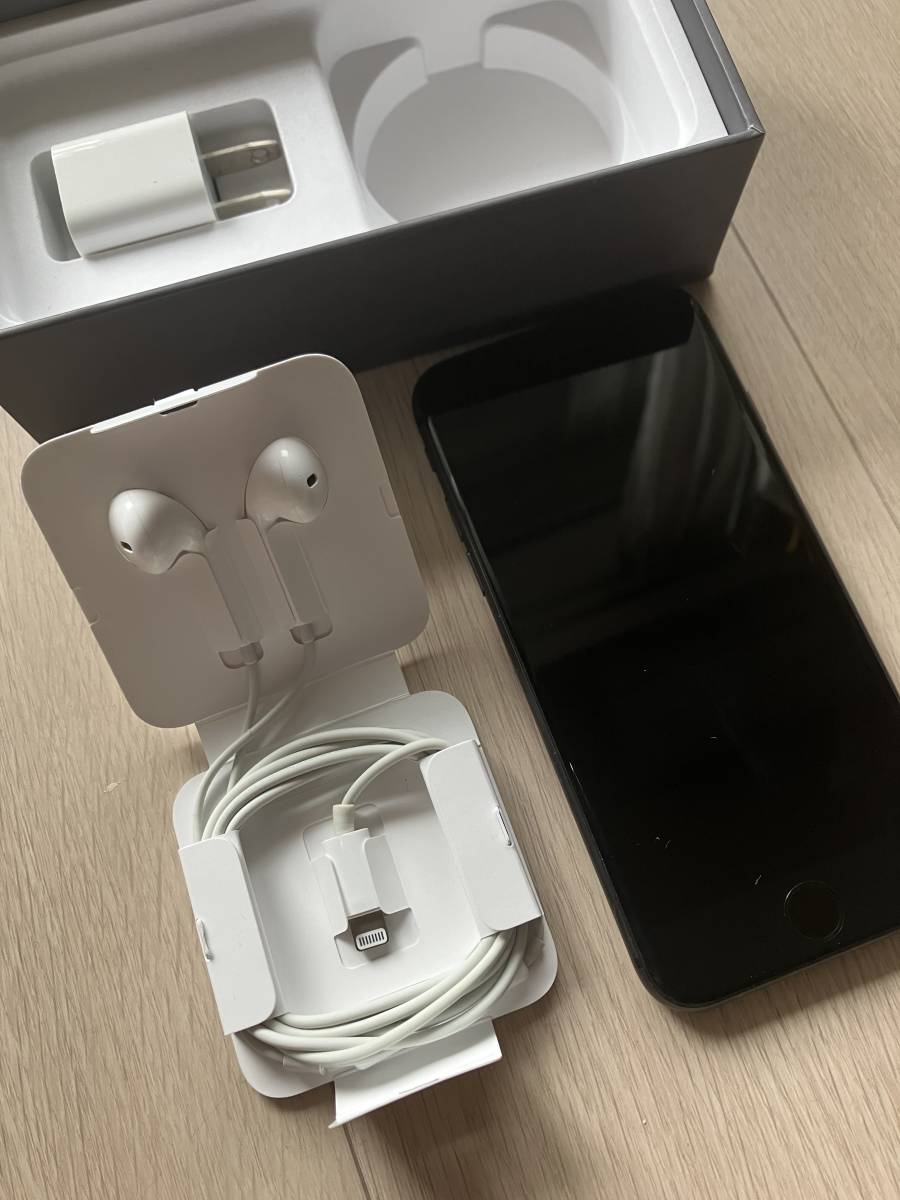 iPhone8 ブラック中古_3