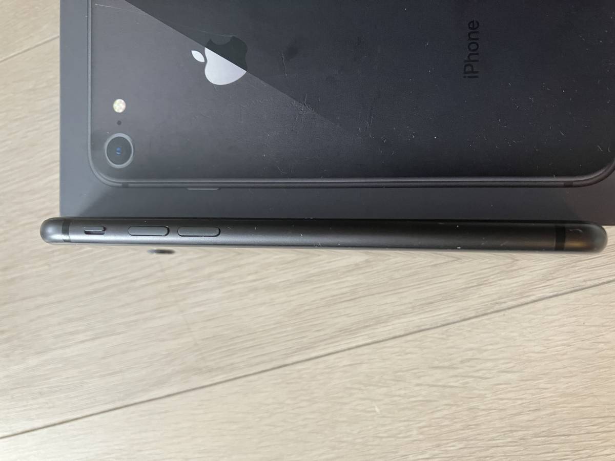 iPhone8 ブラック中古_5