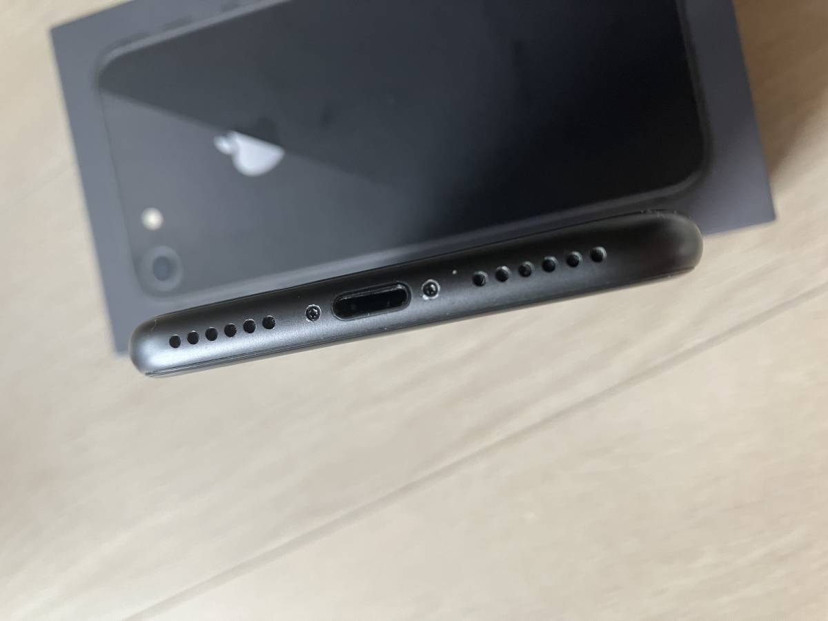 iPhone8 ブラック中古_6