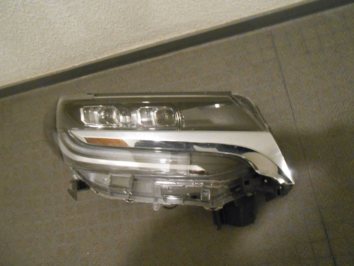 ☆トヨタ・アルファード 30 系・右側ヘッドライト ・ユニット・ジャンク品☆_1
