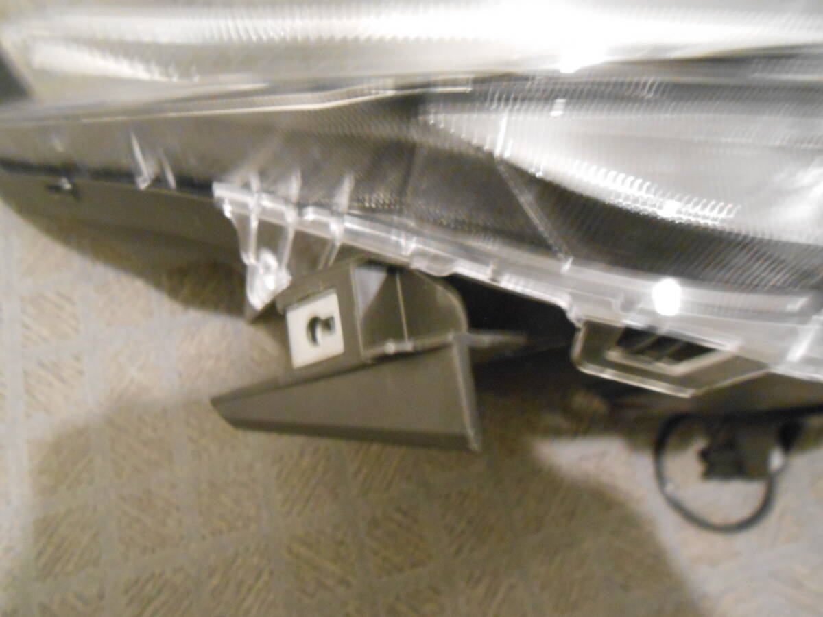 ☆トヨタ・アルファード 30 系・右側ヘッドライト ・ユニット・ジャンク品☆_3