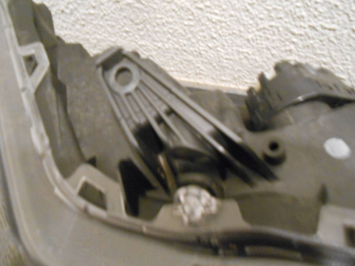 ☆トヨタ・アルファード 30 系・右側ヘッドライト ・ユニット・ジャンク品☆_4