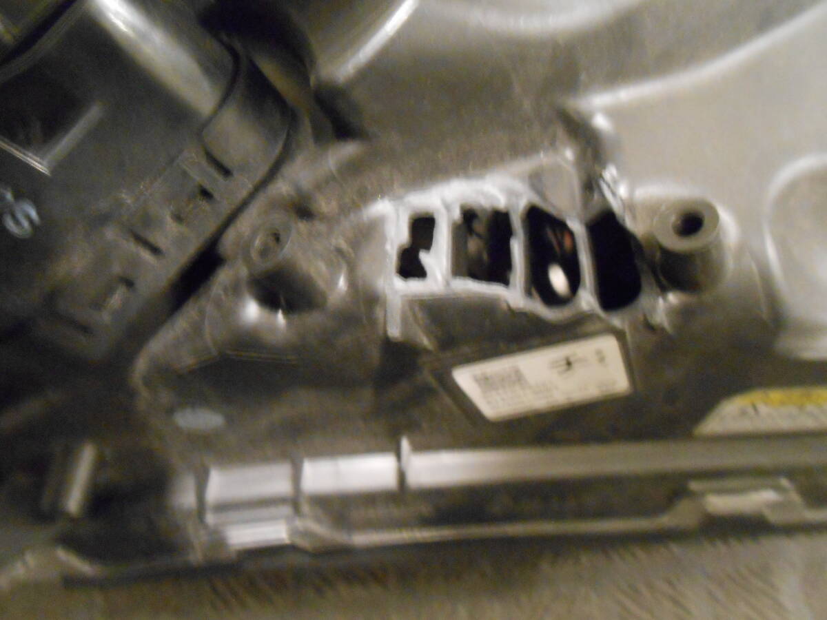 ☆トヨタ・アルファード 30 系・右側ヘッドライト ・ユニット・ジャンク品☆_8