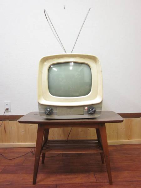 超レトロ 昭和３２年製 日立 真空管 テレビty アンテナ付 テレビ 売買されたオークション情報 Yahooの商品情報をアーカイブ公開 オークファン Aucfan Com