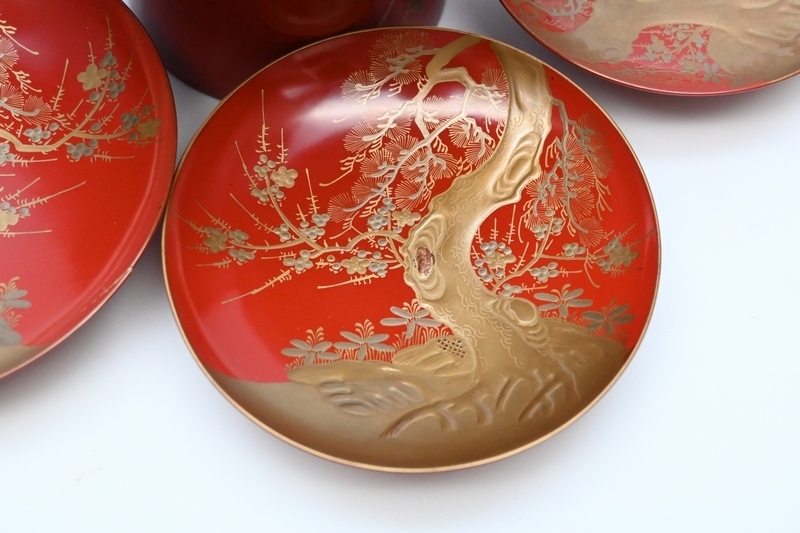 盃台 三ツ盃 台付 松竹梅 漆器 酒器 蒔絵 金彩 正月 祝 三つ組盃 盃台 豪華 □ 見事な蒔絵盃台 朱塗三盃 高金蒔絵 [松竹梅] 金
